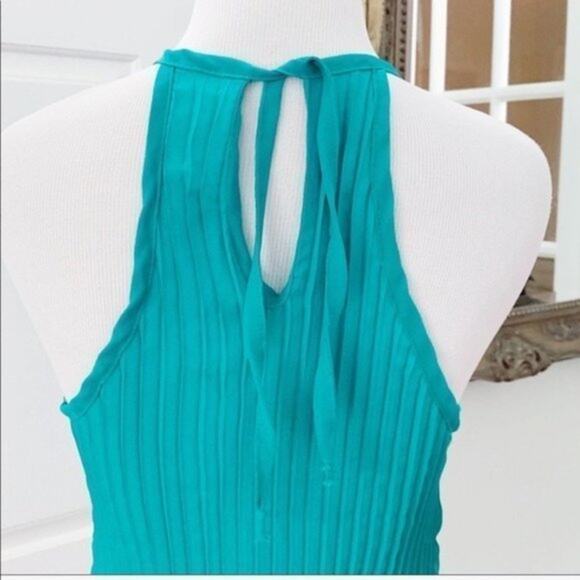 Halter Top Pleated Sheer Green Color Scoop Neck - Picture 6 of 8